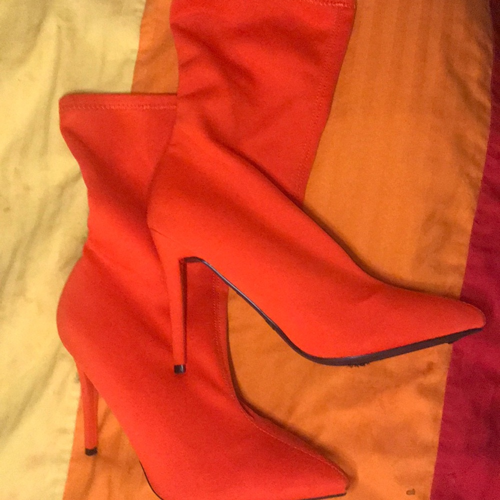 Heels - Picture 3 of 3